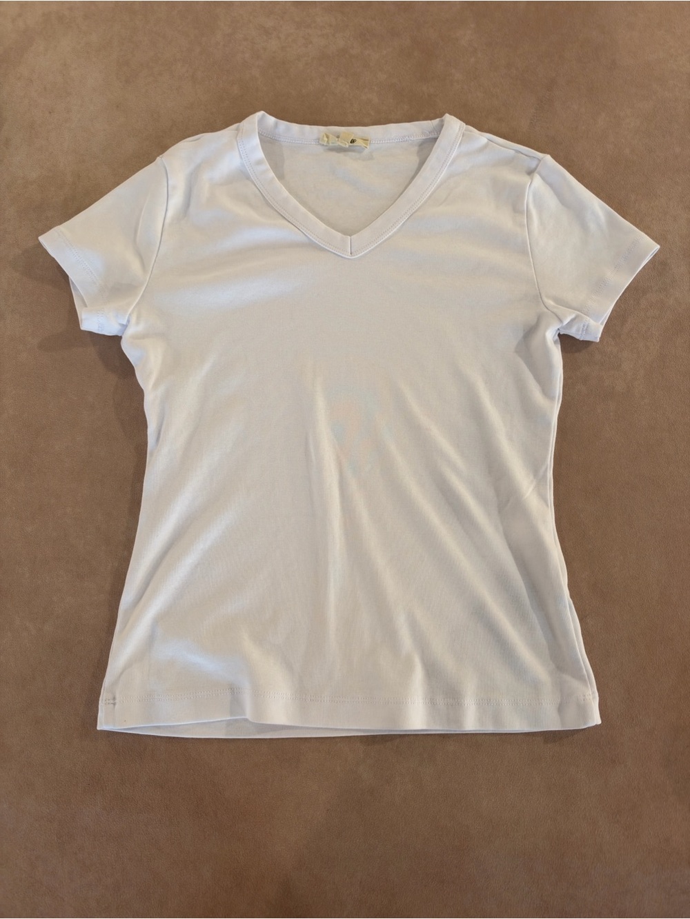 Madewell The '90s V-Neck Baby Tee in Compact Cotton • size medium • NW934